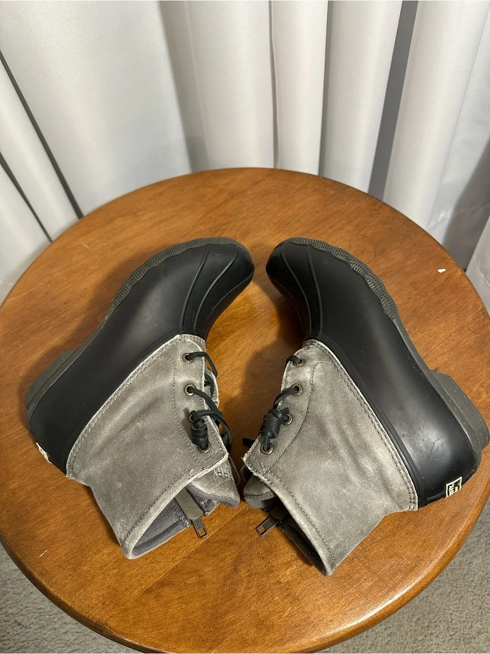 Sperry women’s size 7 saltwater Black and Gray Waterproof Duck Boots